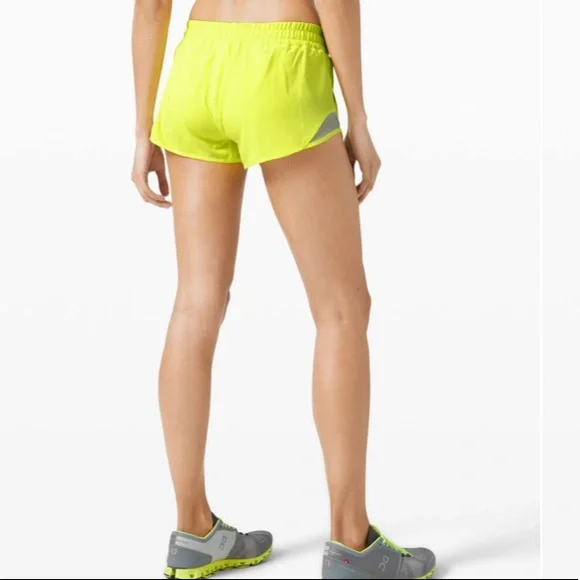 lululemon hotty hot shorts 2.5” highlighter yellow - Picture 2 of 4